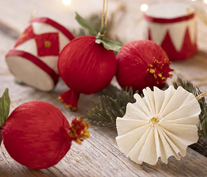 Ideas and inspiration for christmas crepe paper decorations