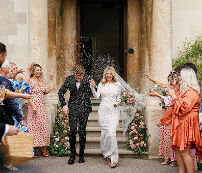Romantic Wedding Decoration Ideas Using Paper Dot Confetti